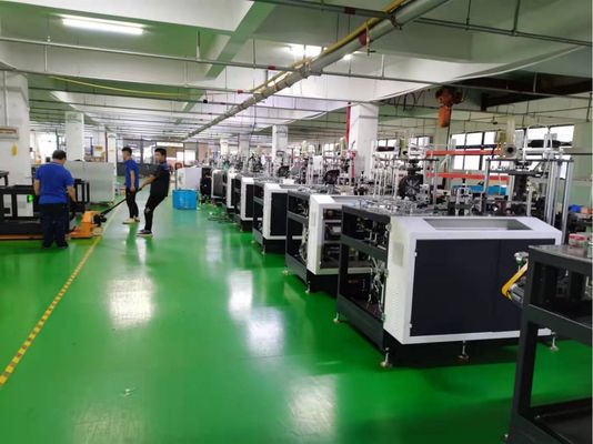 Máquina de procesamiento de papel en bobina para la fabricación de vasos de papel