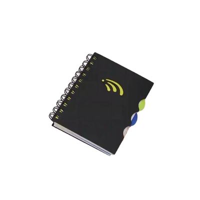 Cuaderno de proyecto de cubierta de PP A5 con líneas horizontales en el interior de las páginas y divisores de PP de color
