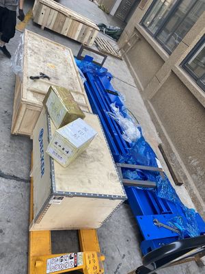 Actualice su línea de producción de portátiles con una máquina de fabricación de portátiles con pegamento blanco