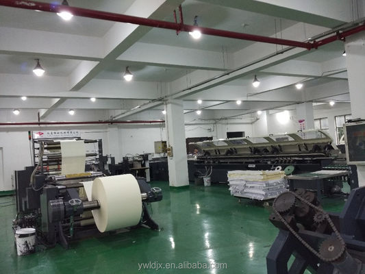 Mejora tu proceso de producción con la máquina de costura y pegamento