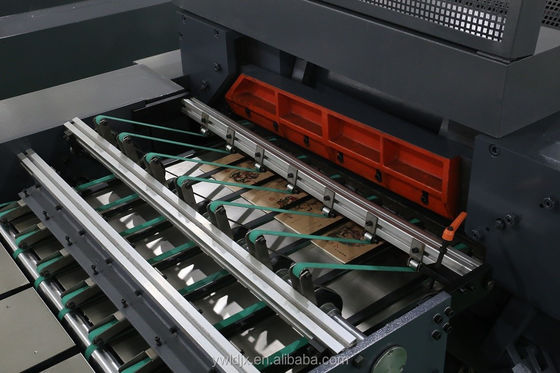 Producir de manera eficiente el libro de ejercicios y el cuaderno con la máquina de fabricación de cubiertas de libros de plástico